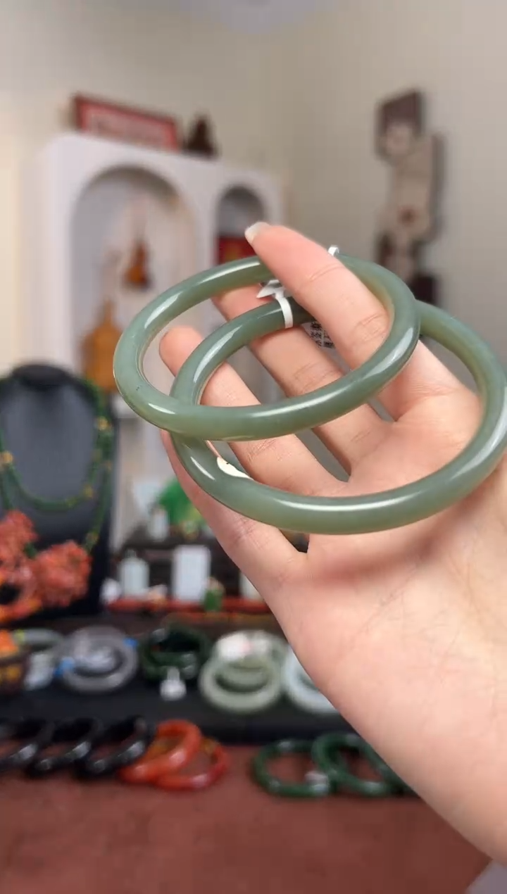 【闪购商品】和田玉手镯未镶嵌61mm 多样性发其一