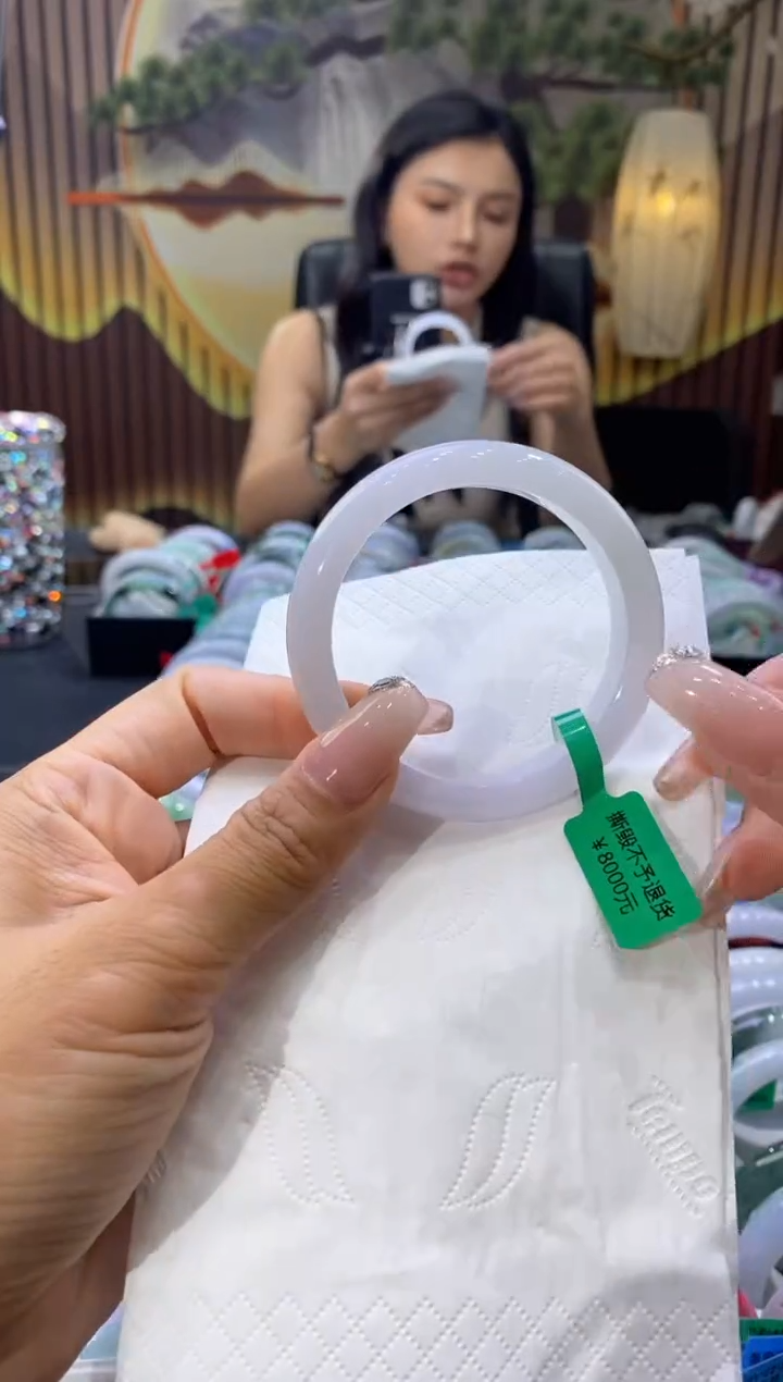 翡翠手镯未镶嵌多人01187