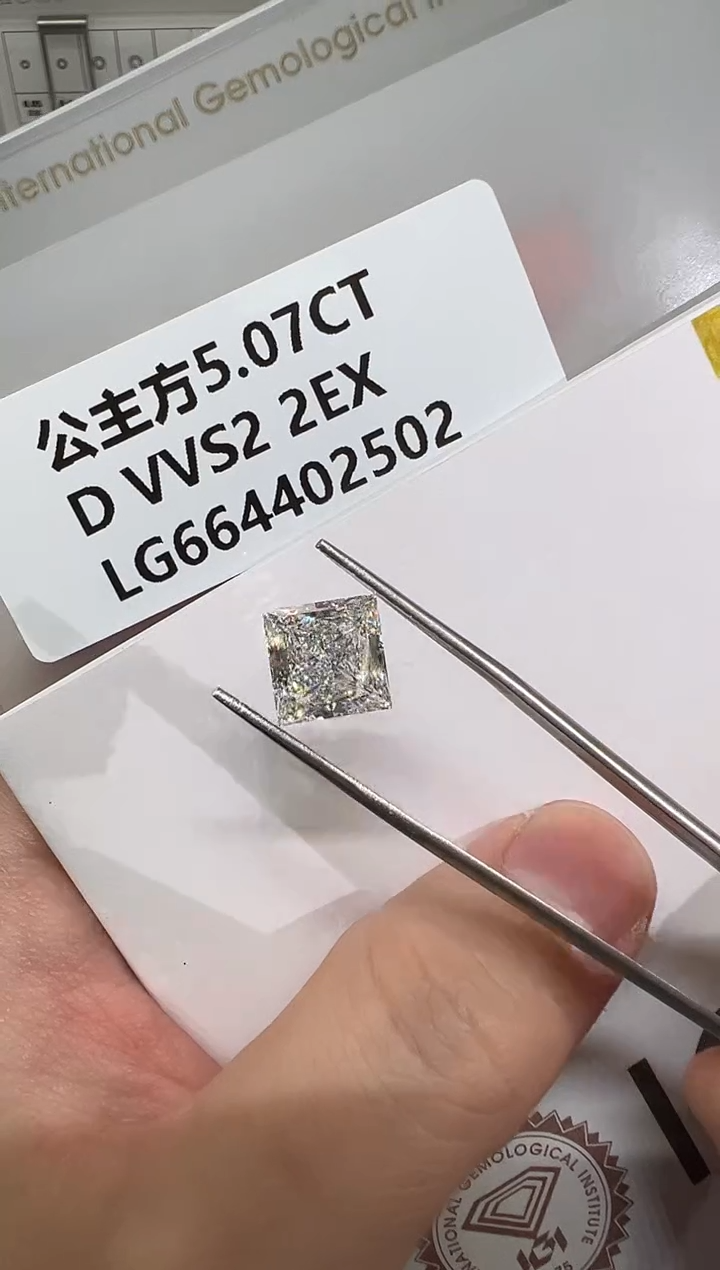 【闪购商品】实验室培育钻石裸石未镶嵌@ 5.07ct 先鉴赏，再定制！