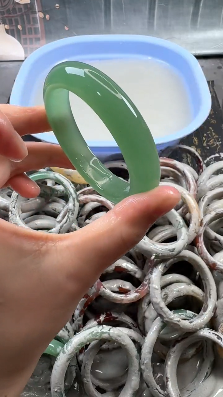 【闪购商品】石英质玉手镯未镶嵌9