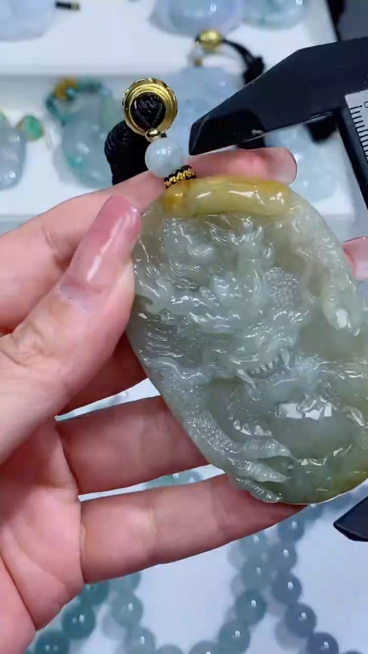 翡翠未镶嵌颈饰吊坠