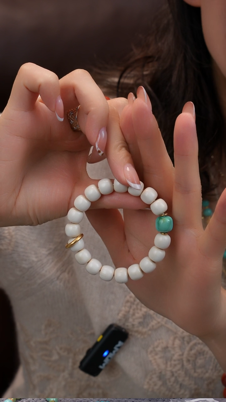 18K金镶嵌绿松石手链11111