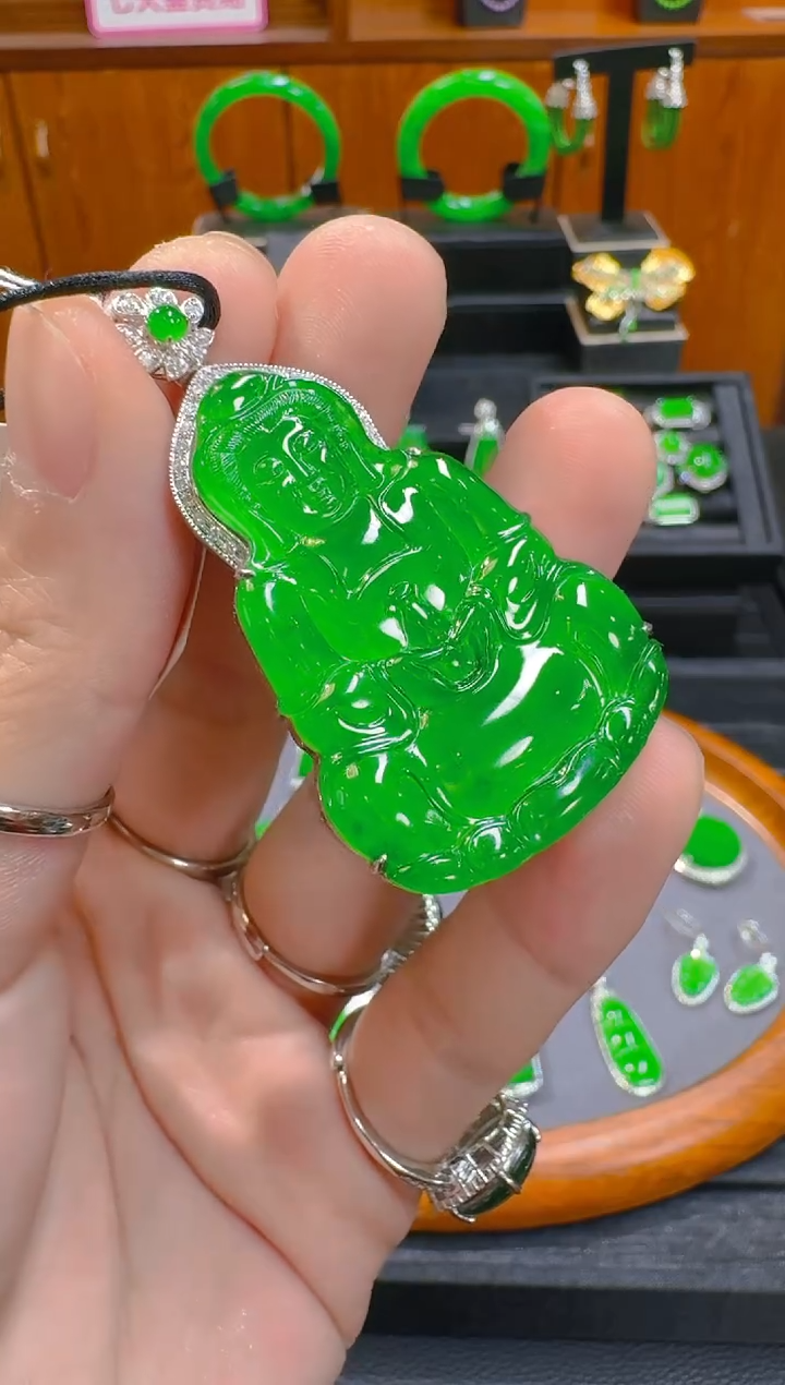 【闪购商品】翡翠吊坠(赠链)18K金镶嵌天然A货翡翠