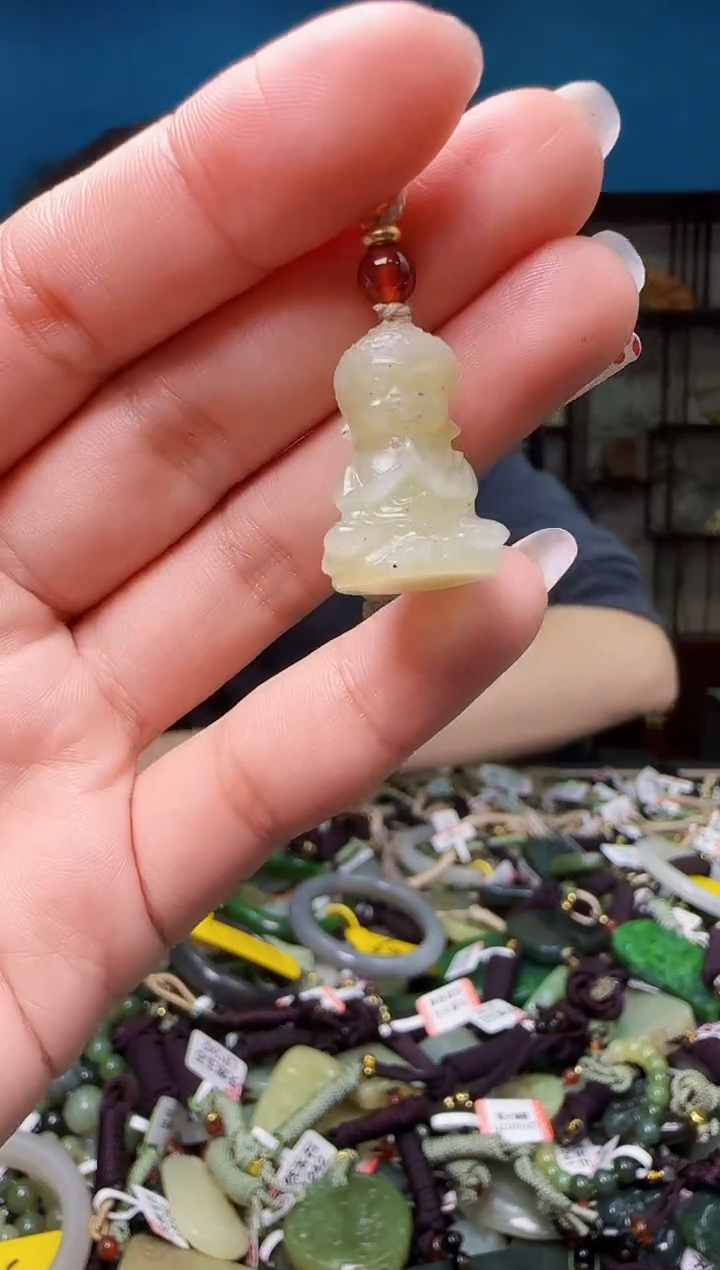 颈饰未镶嵌和田玉1