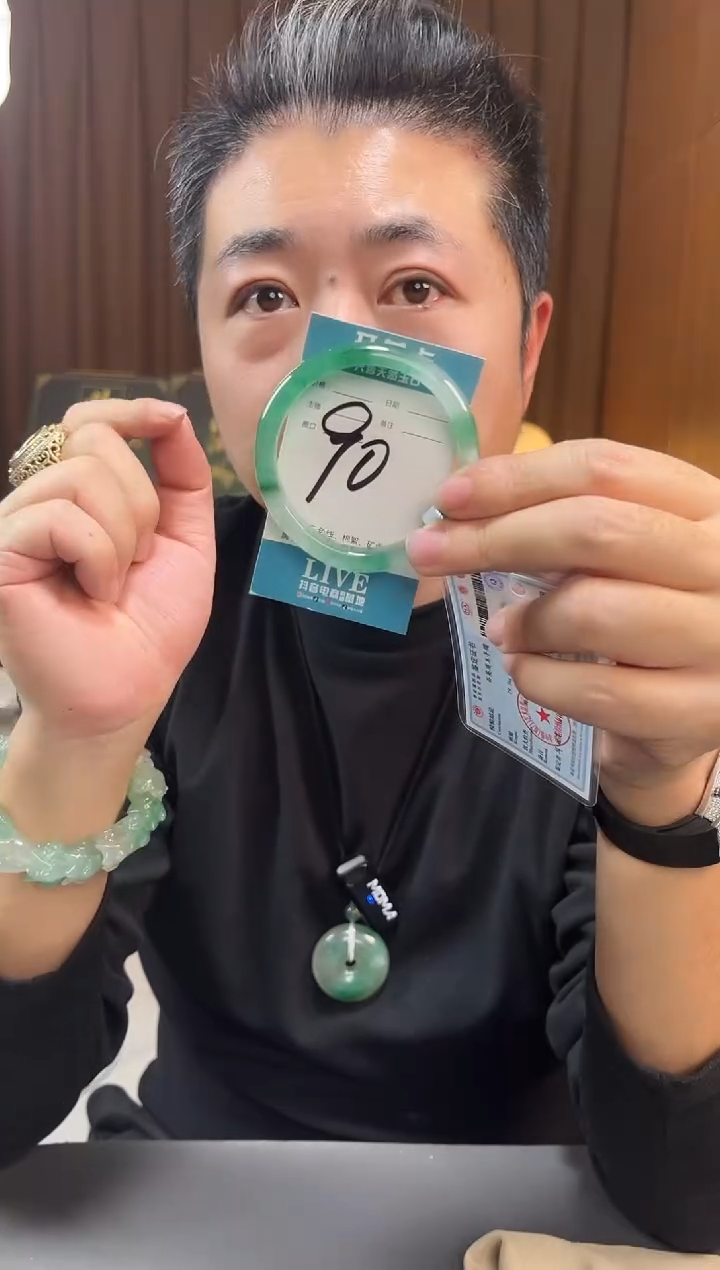 【闪购商品】石英质玉手镯未镶嵌非洲翠