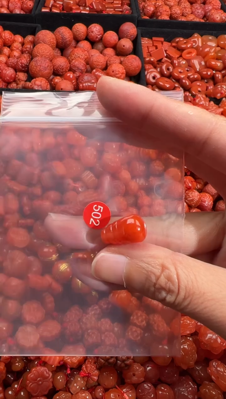 南红玛瑙未镶嵌颈饰1