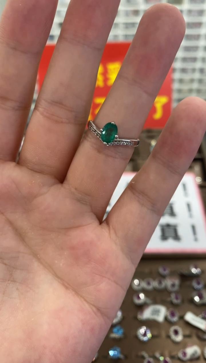 银S925镶嵌戒指祖母绿1