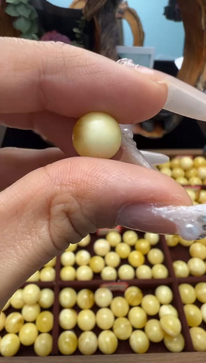 【闪购商品】蜜蜡裸石未镶嵌俄料微瑕10.8mm0.713克