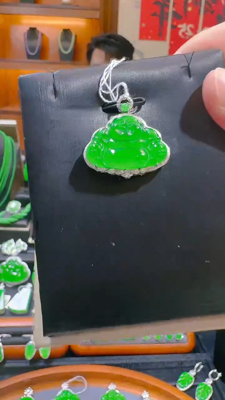 【闪购商品】翡翠吊坠(赠链)18K金镶嵌天然A货翡翠