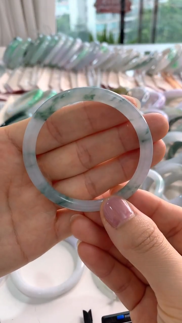 未镶嵌手镯翡翠52圆条飘花