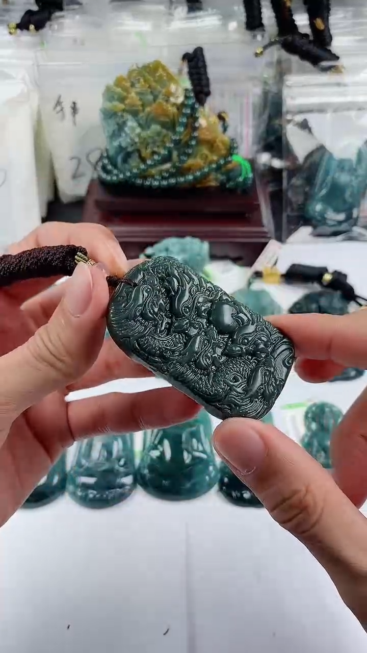 【闪购商品】翡翠颈饰未镶嵌多样性一件随机发货 龙牌90