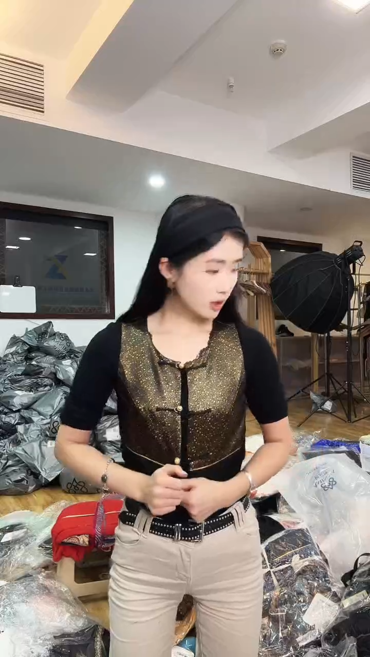 马甲       L码        110-120斤