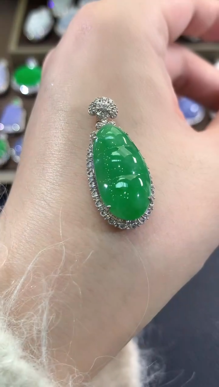 吊坠(不含链)18K金镶嵌翡翠b111 