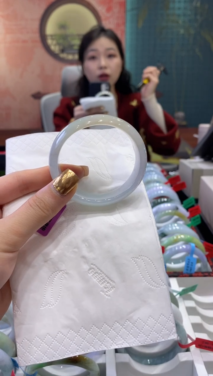 【闪购商品】翡翠手镯未镶嵌多人10816