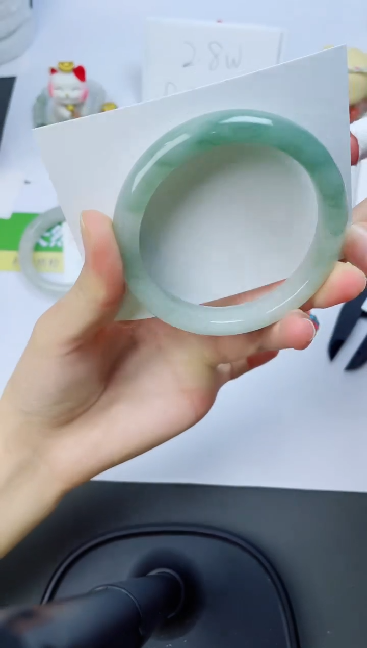 【闪购商品】石英质玉手镯未镶嵌100-58.8