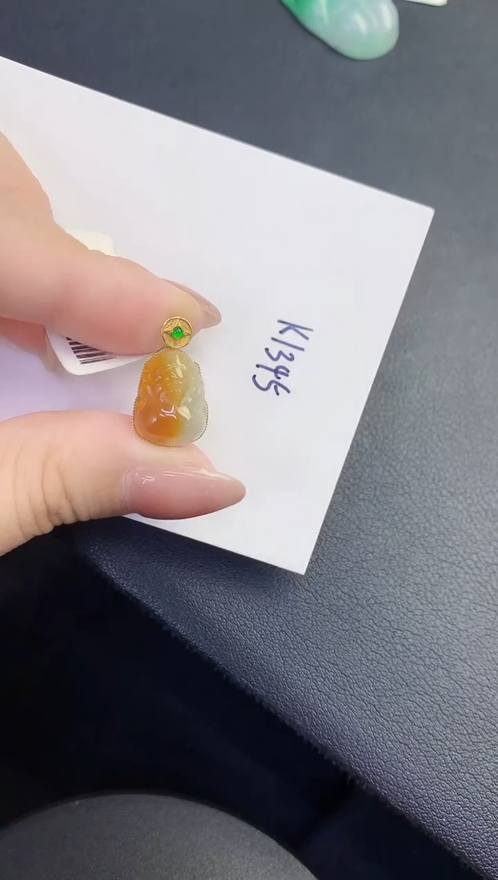 颈饰18K金镶嵌翡翠缅甸天然翡翠A货