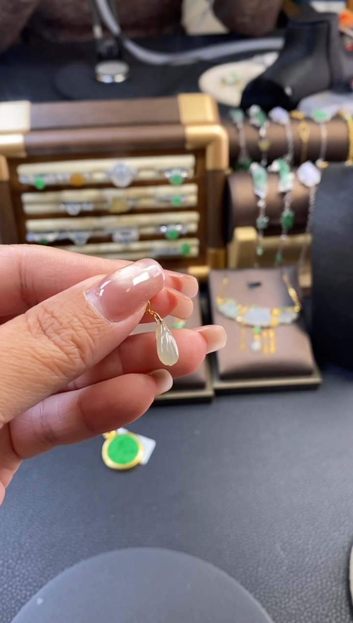 颈饰银S925镶嵌翡翠?***味16207