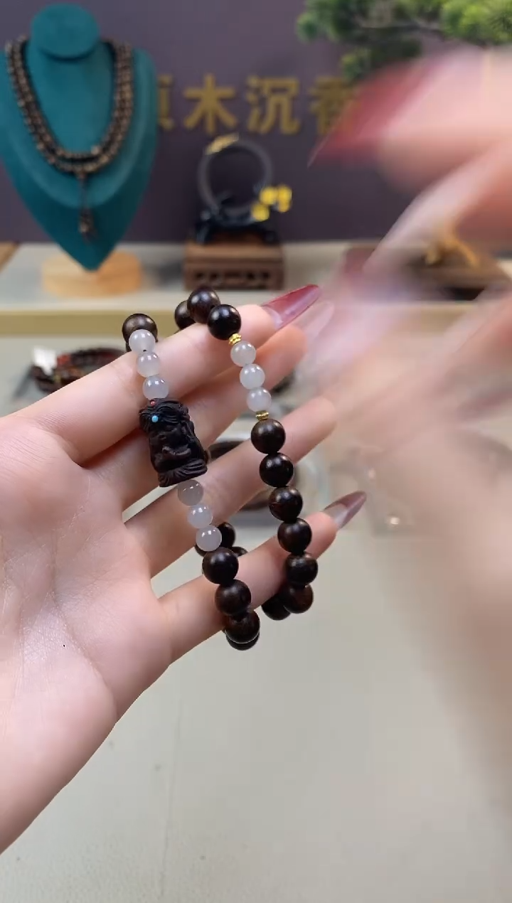 【闪购商品】沉香手串J顺化紫棋08设计两圈款+扎基沉香木雕