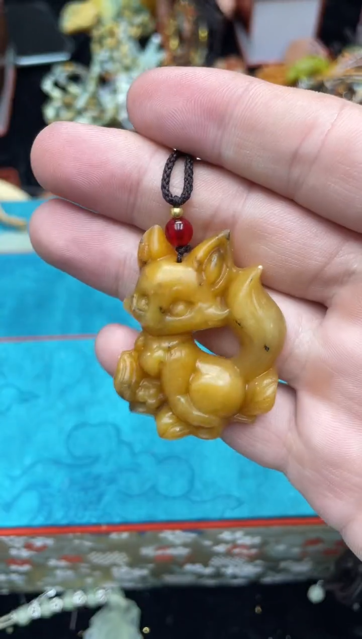 未镶嵌岫玉吊坠`