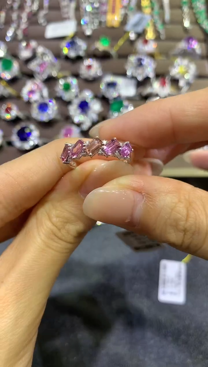 【闪购商品】彩色蓝宝石戒指18K金镶嵌a403       