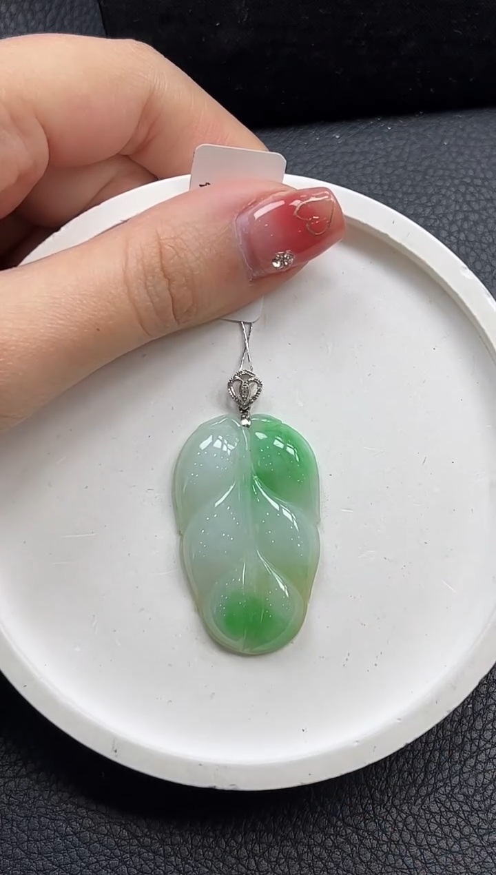 【闪购商品】翡翠颈饰18K金镶嵌叶子