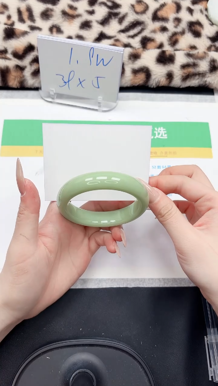 【闪购商品】石英质玉手镯未镶嵌255-59.4