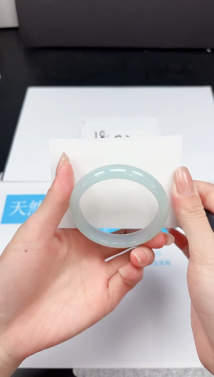 【闪购商品】石英质玉手镯未镶嵌268-54.3