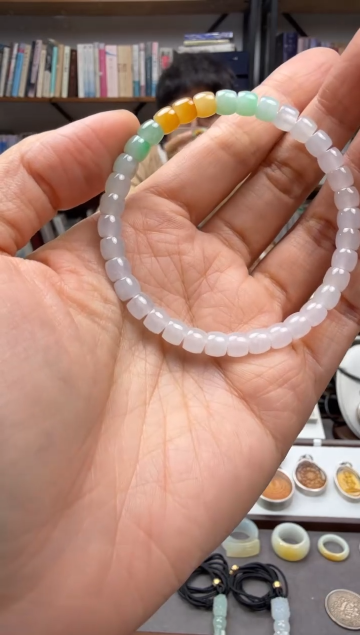 颈饰未镶嵌翡翠手串