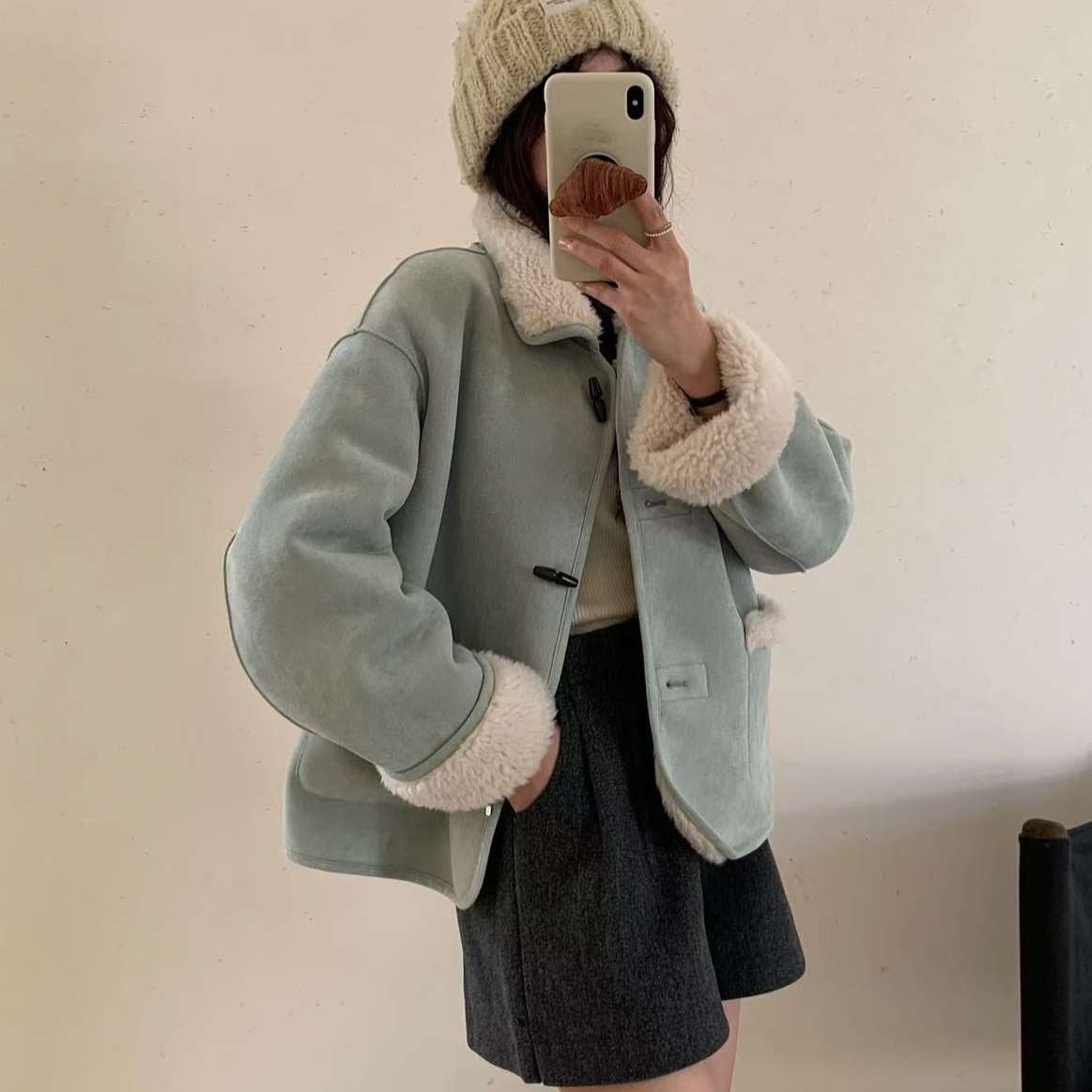 双面穿毛毛外套韩系牛角扣皮毛一体洋气减龄