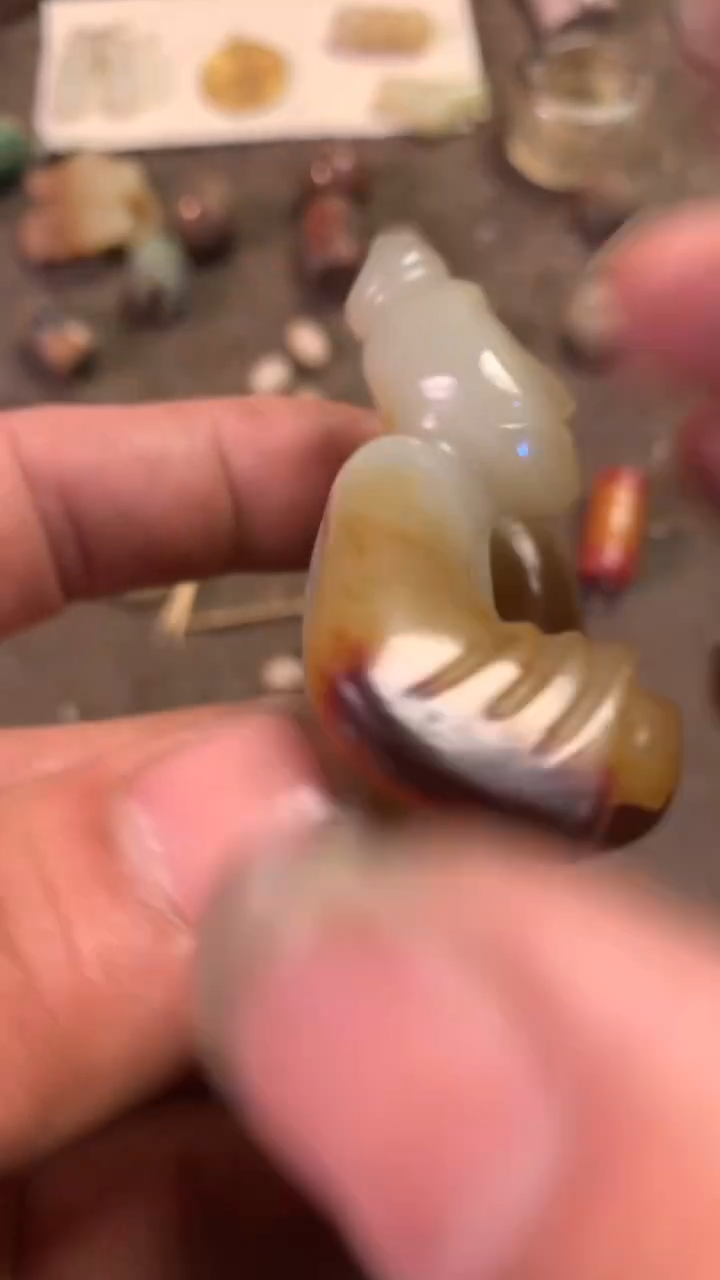 【闪购商品】透闪石质玉车挂未镶嵌1