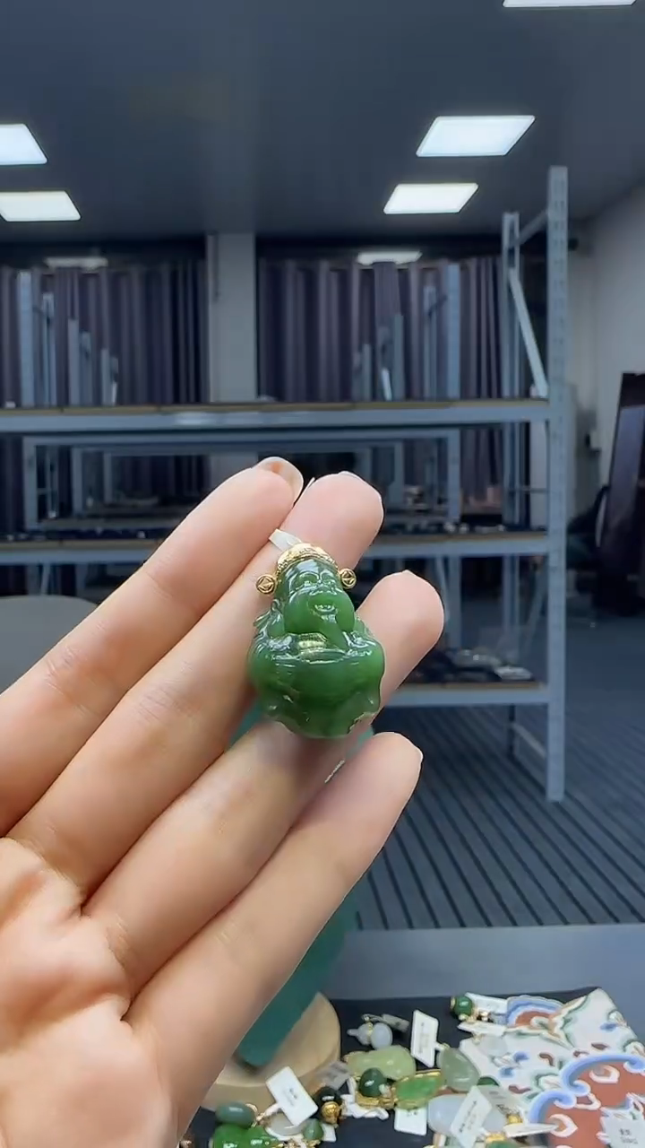 18K金镶嵌和田玉挂件1