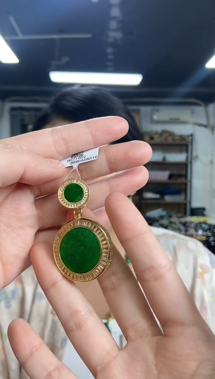 翡翠未镶嵌颈饰多样性发其一颜色微差