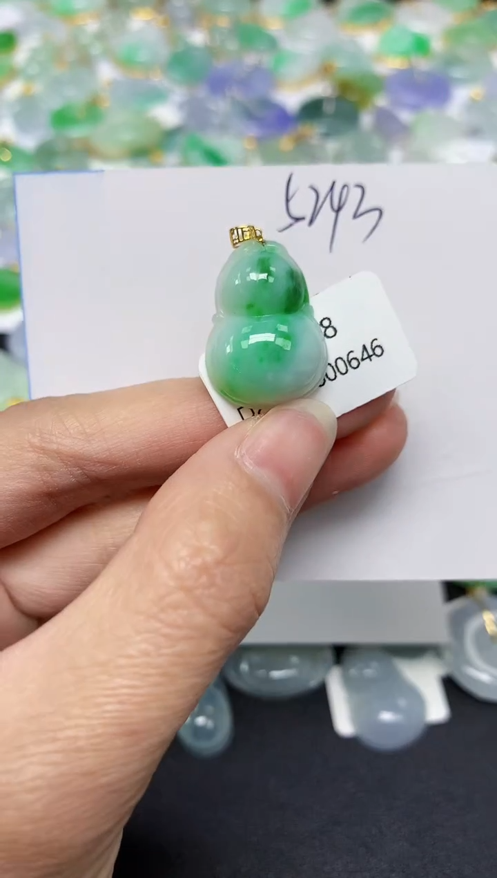 翡翠18K金镶嵌颈饰 天然翡翠A货