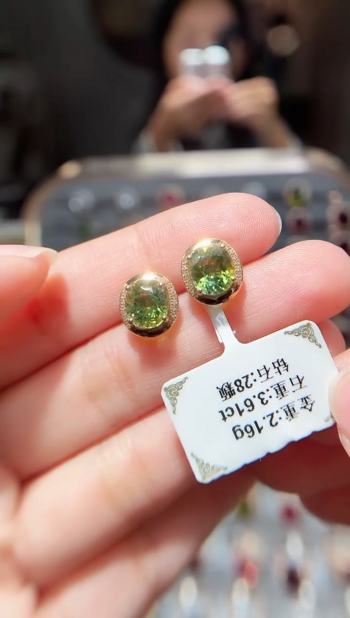 18K金镶嵌耳饰碧玺3.61配钻