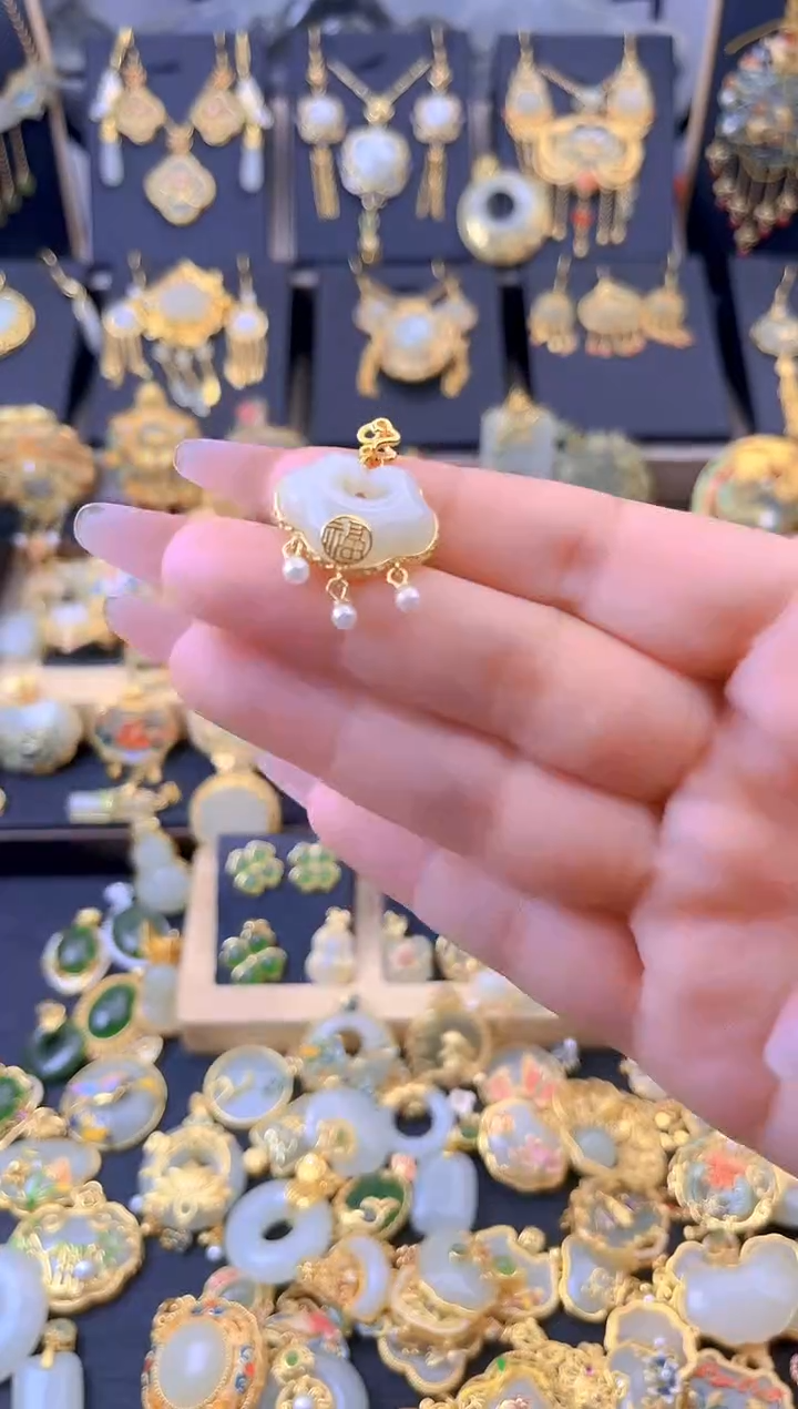 和田玉银S925镀金镶嵌颈饰福字如意锁吊坠