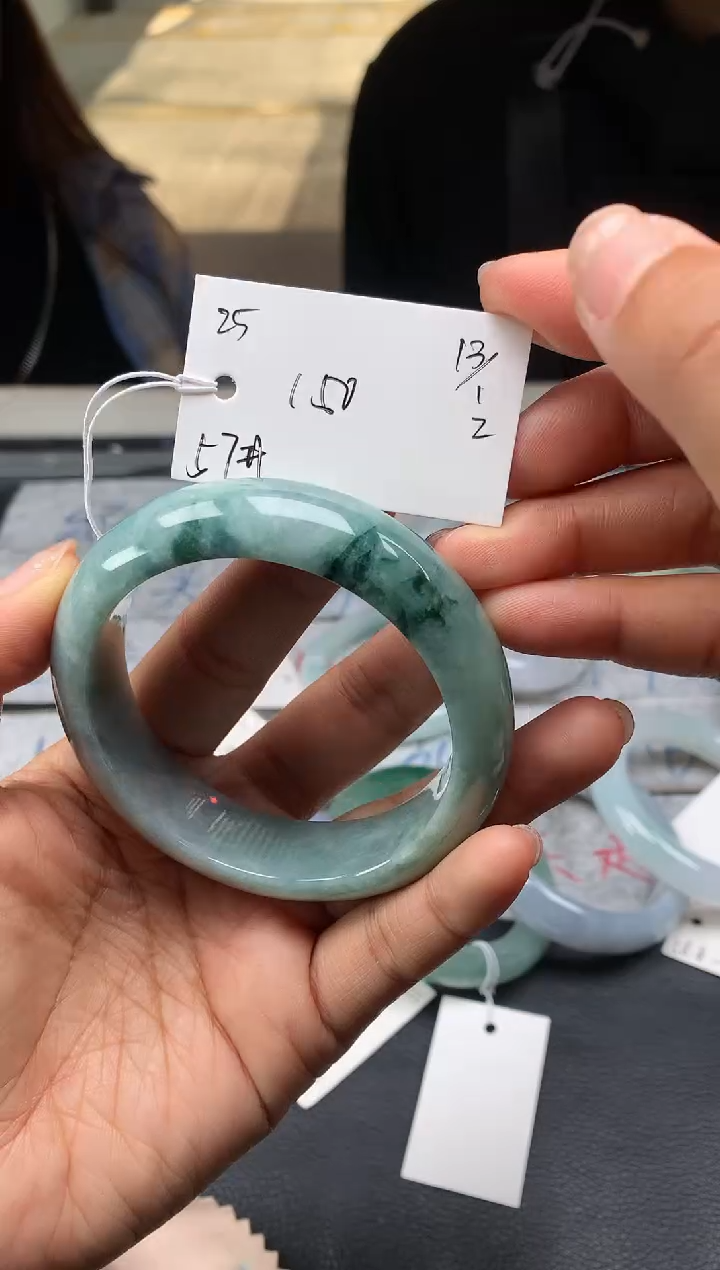 【闪购商品】翡翠手镯未镶嵌25翡翠手镯下单联系小耳机拍一发一