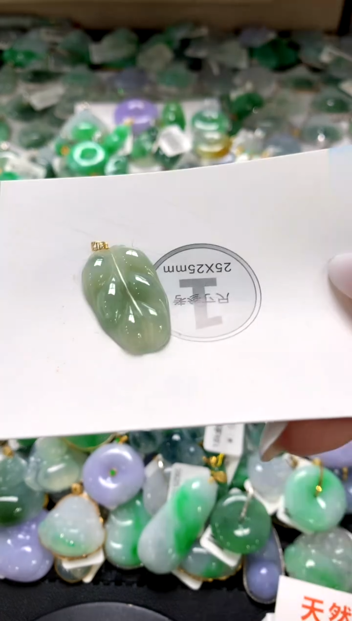 颈饰18K金镶嵌翡翠1111111111111111