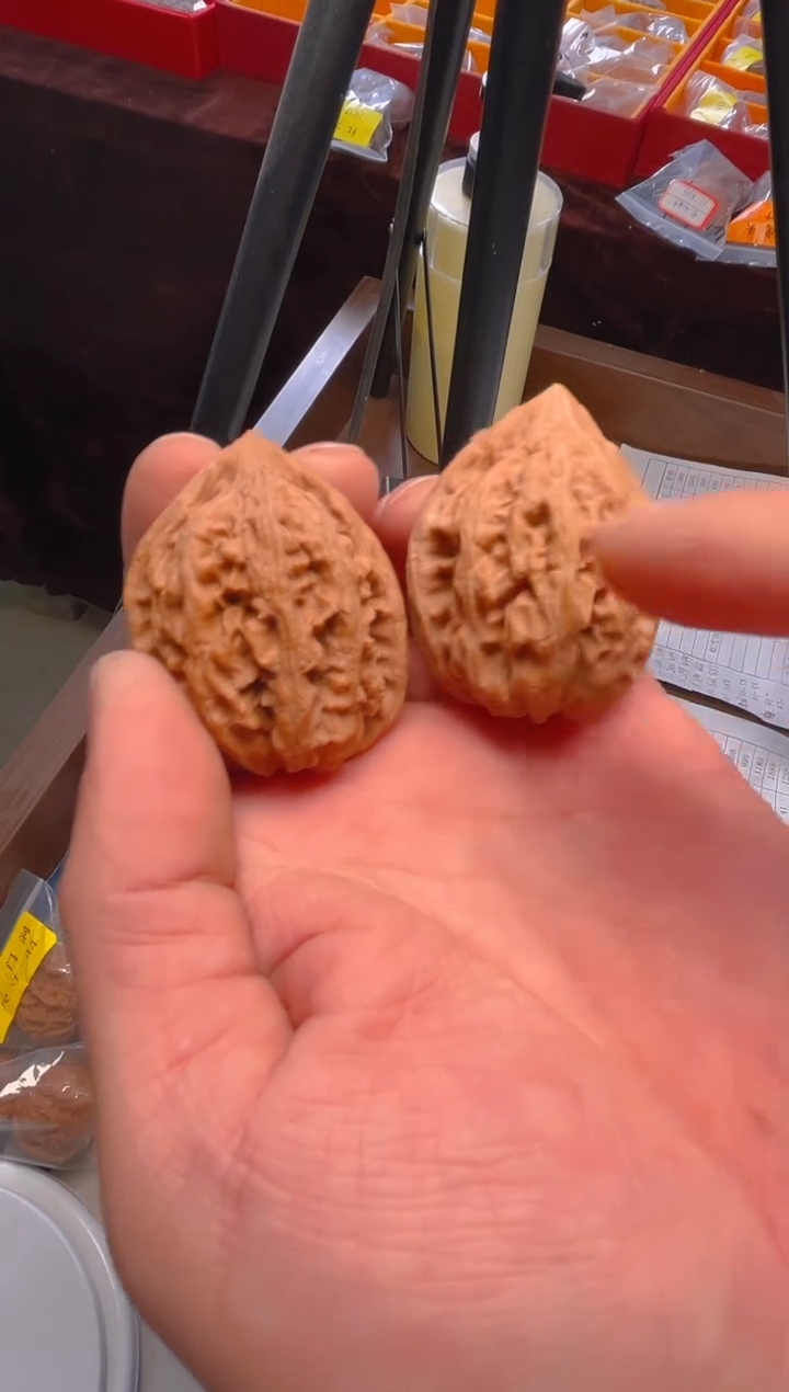 【闪购商品】文玩核桃把件39大沽石