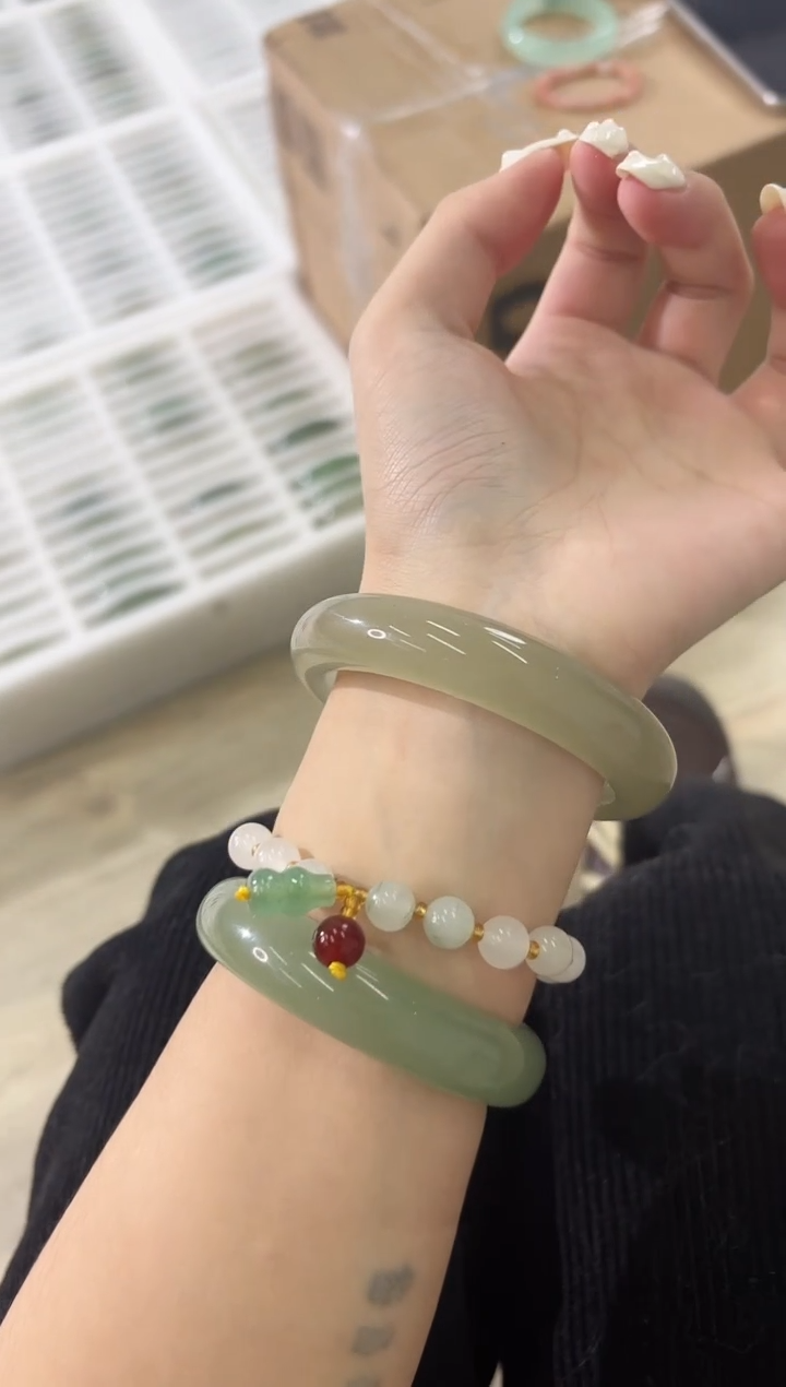 未镶嵌手镯石英质玉75-56D