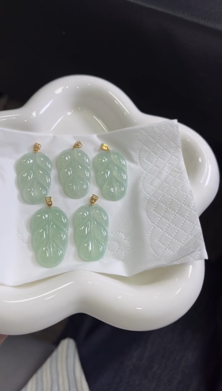 【闪购商品】翡翠颈饰18K金镶嵌L50 /多样性发一件/配绳子