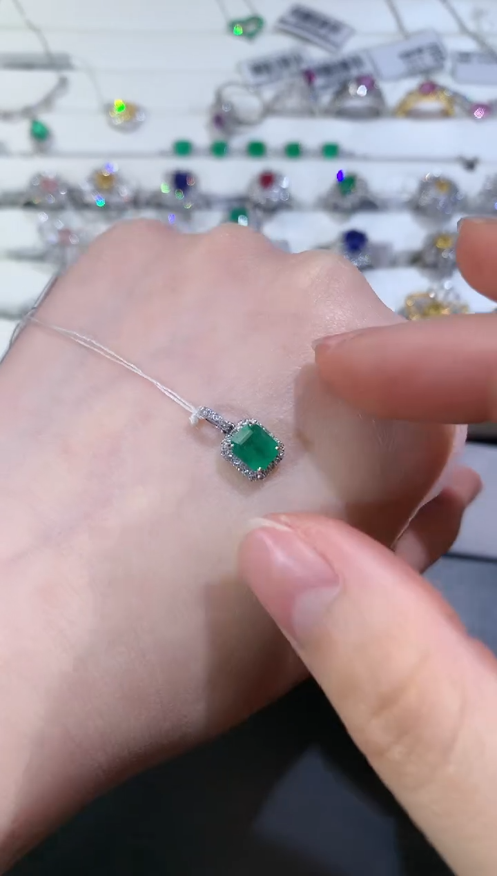 【闪购商品】祖母绿吊坠18K金镶嵌S515|2500