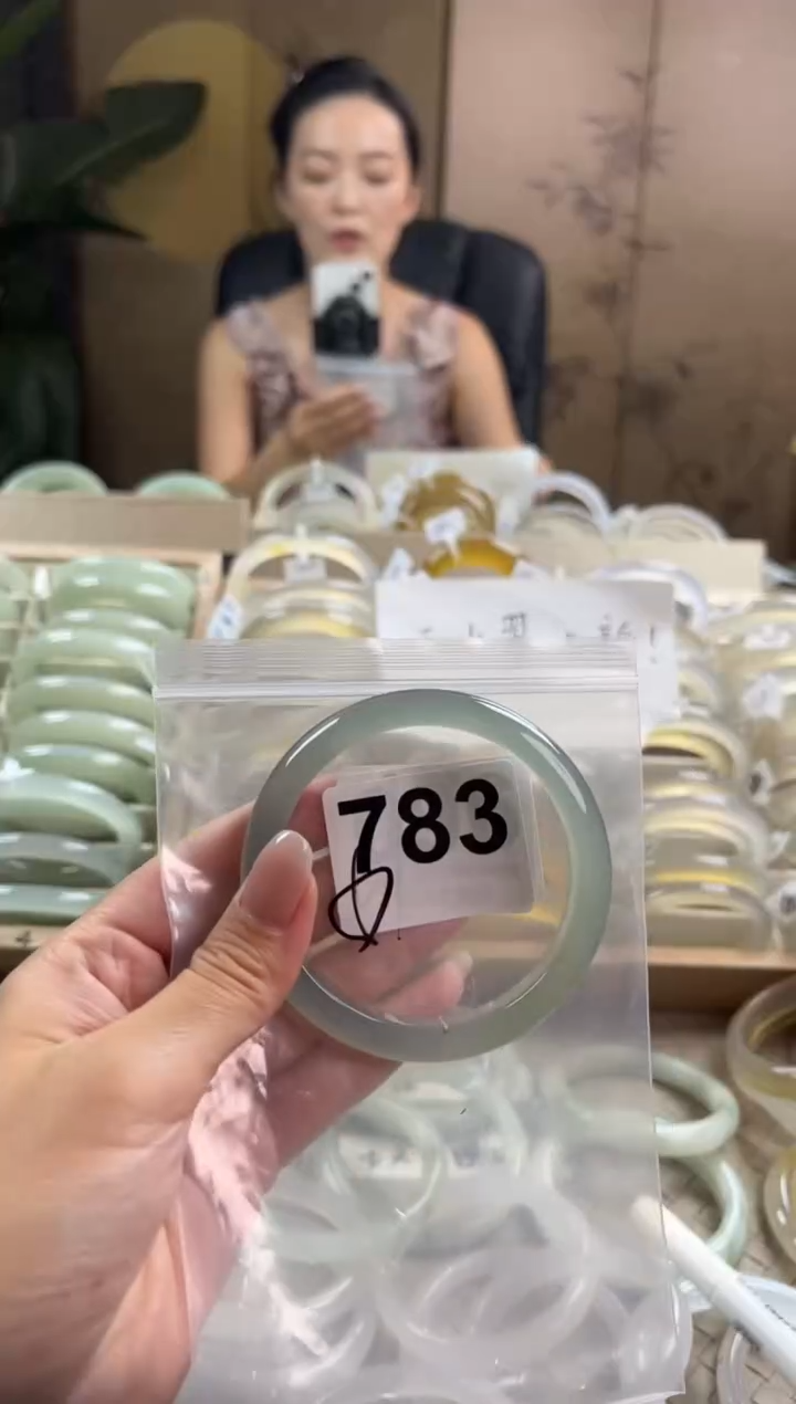 手镯玛瑙/玉髓未镶嵌783暇