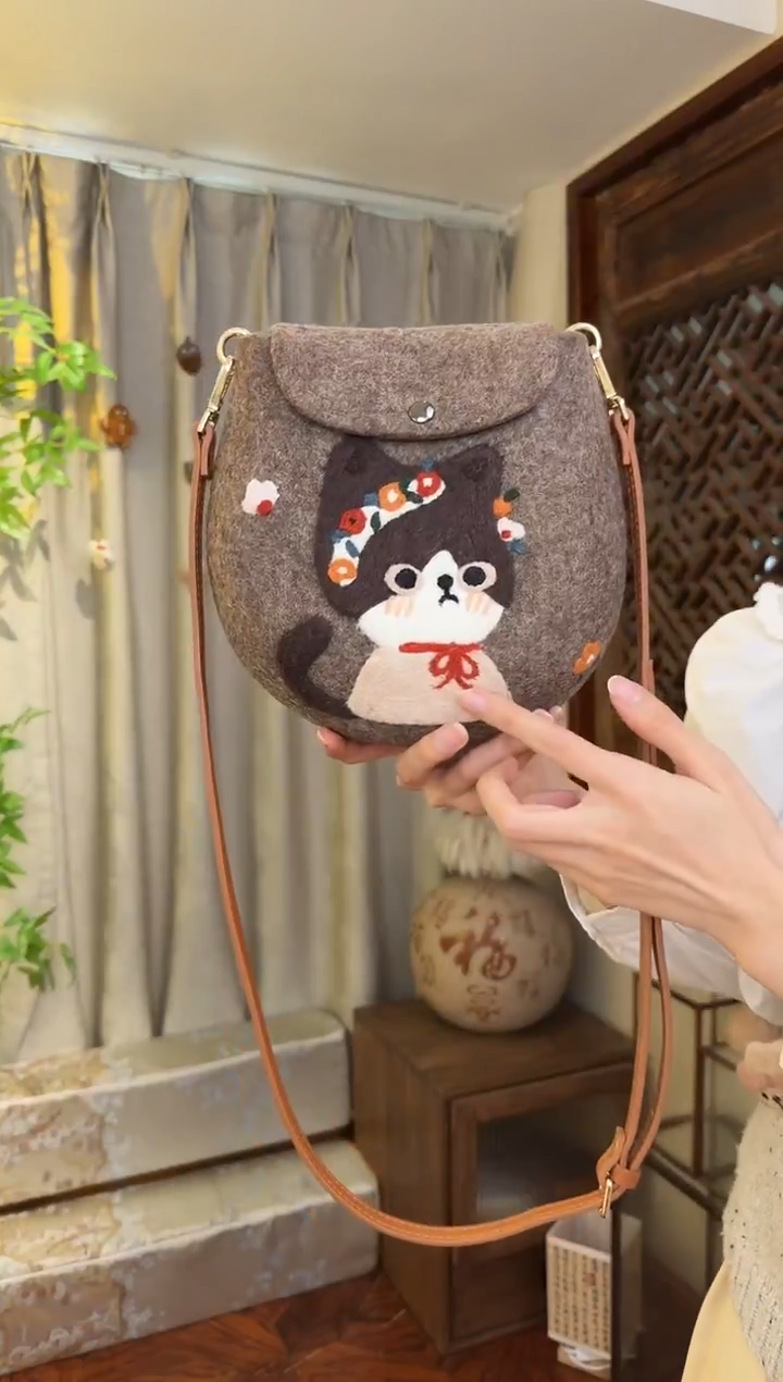 羊毛非遗羊毛毡包 蛋蛋包花环猫咪