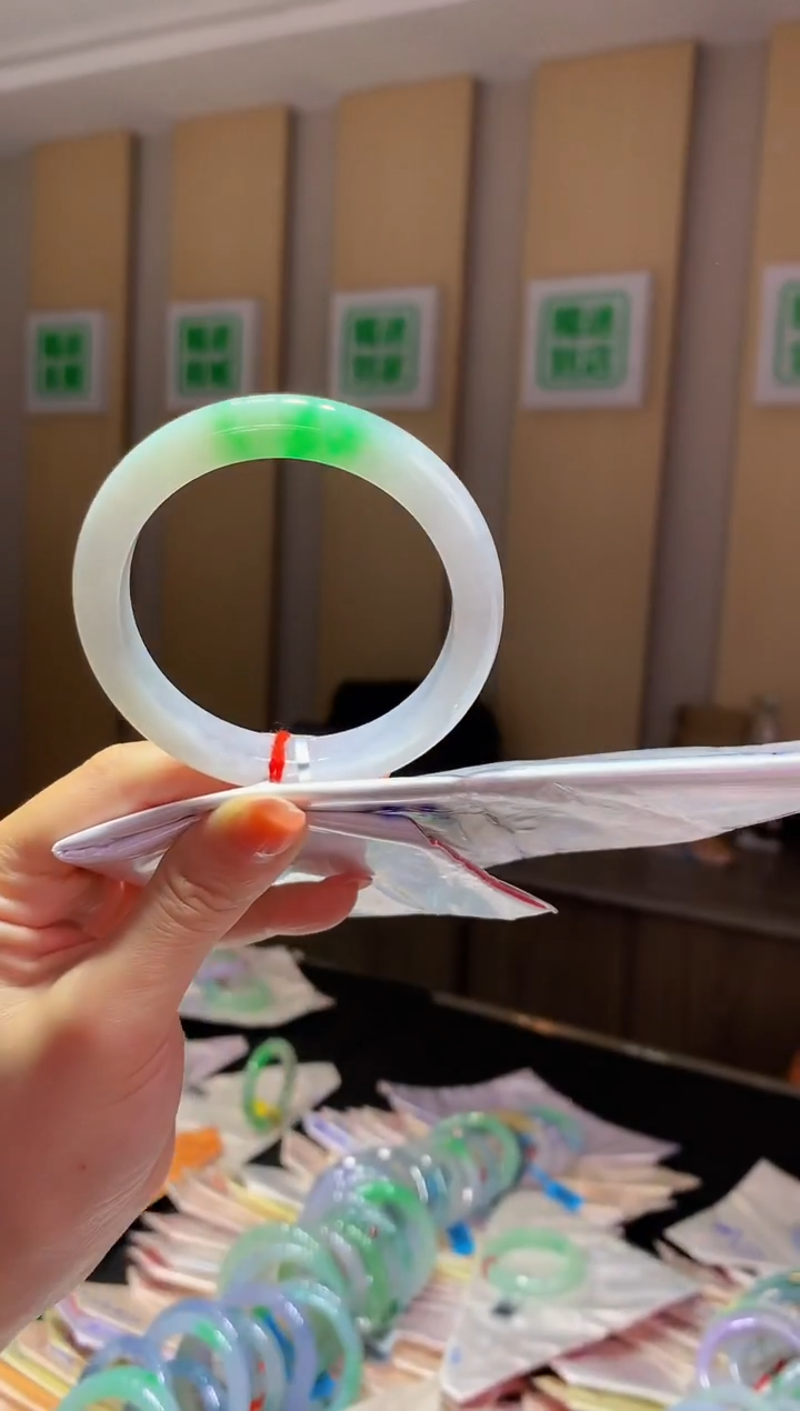 未镶嵌手镯翡翠Q178- 圈口56.6 