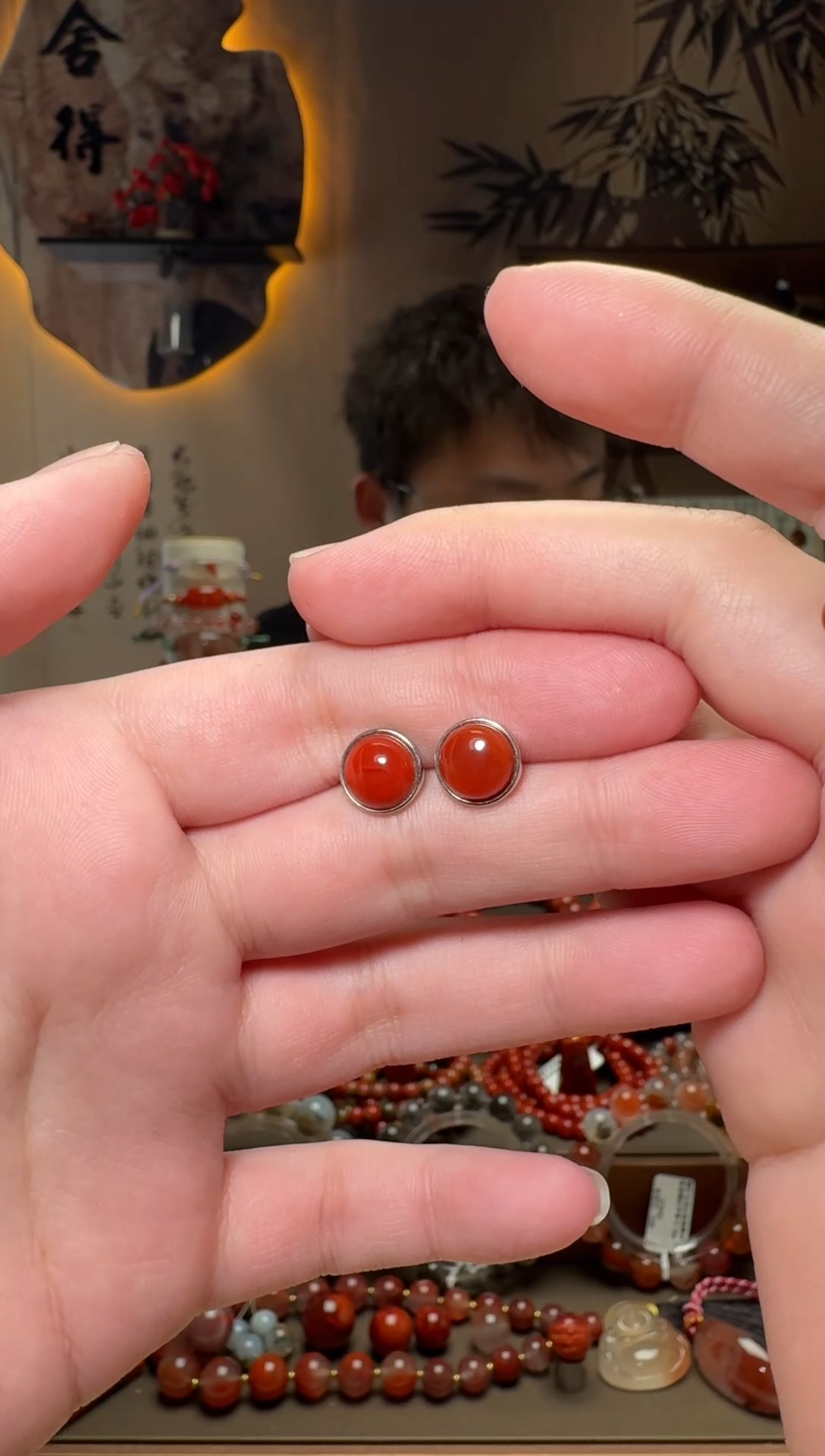 银S925镶嵌原矿无优化无注胶耳钉南红玛瑙一对