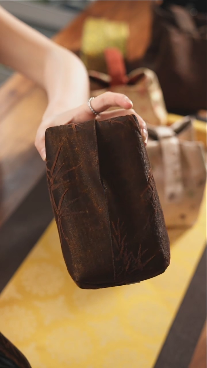 纸巾盒············