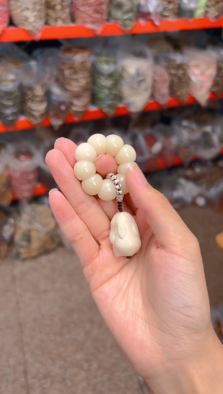 吊坠菩提根/象牙果荔枝栋手捻  白色兔