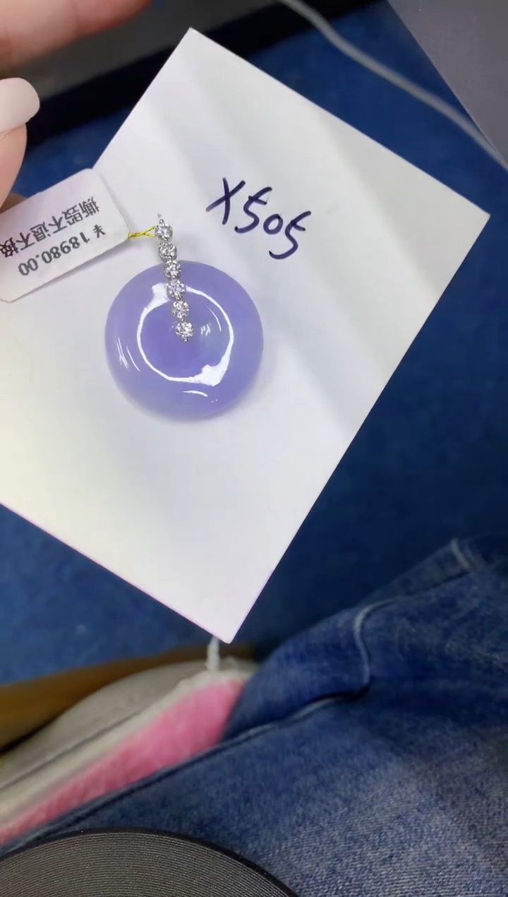 颈饰18K金镶嵌翡翠缅甸天然翡翠A货