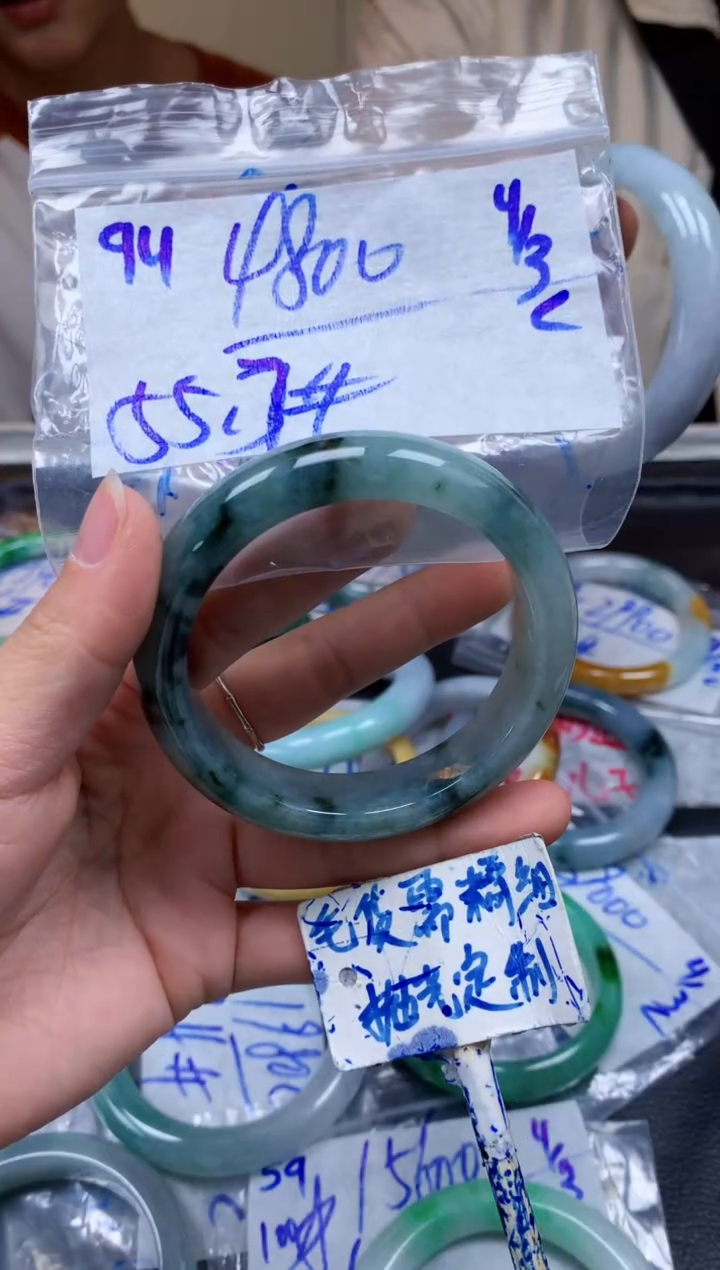 【闪购商品】定制翡翠未镶嵌94毛货需精细抛光手镯多样性拍一发一