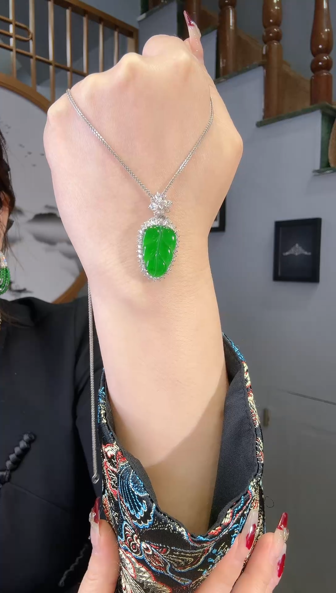 【闪购商品】翡翠颈饰18K金镶嵌叶子天然A货翡翠